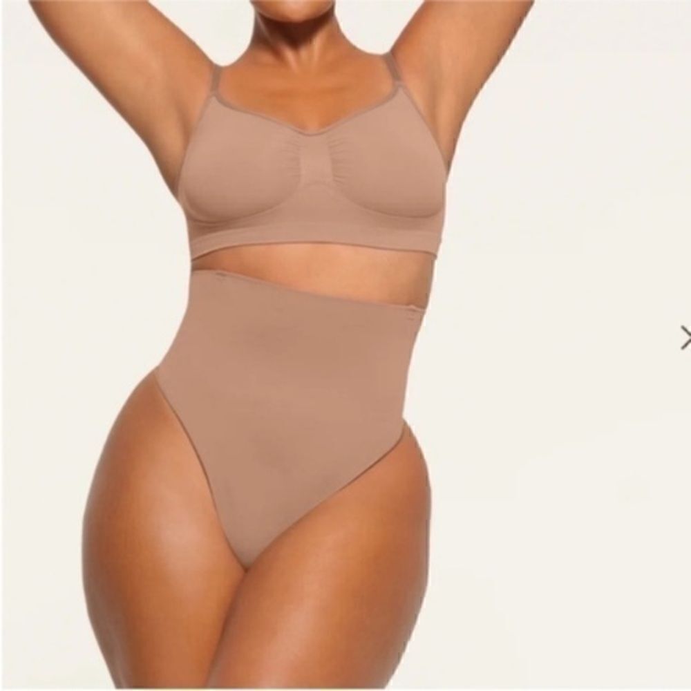 Skims core control thong panty size small/medium‎